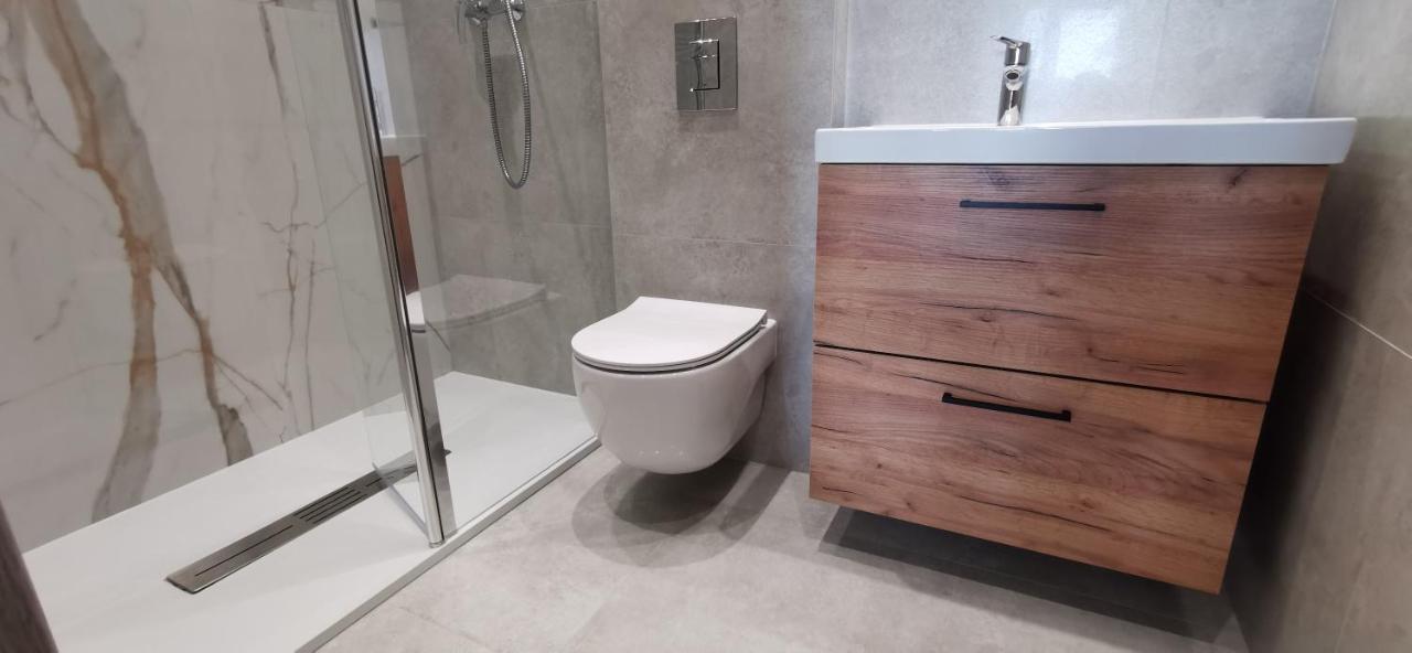 Wow Flou Przystan Letnica Apartamenty 700M Plaza Gdańsk Exteriör bild